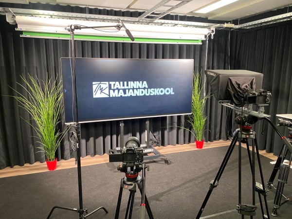 Interaktiivne ekraan i3TOUCH ULTRA koos seinakinnitusega - Tallinna Majanduskool